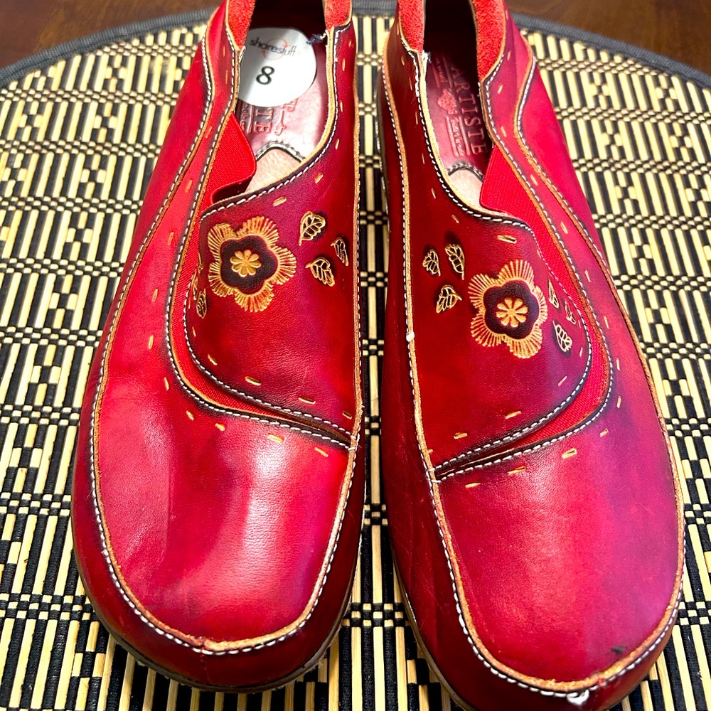 Lartiste  red slide clog